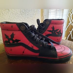 NEW DEADPOOL VANS WOMEN'S 7.5/MEN'S 6